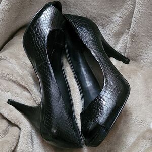 💛CLEARANCE💛 Fergilicious Women's 3" Embossed Heels - SIZE 8